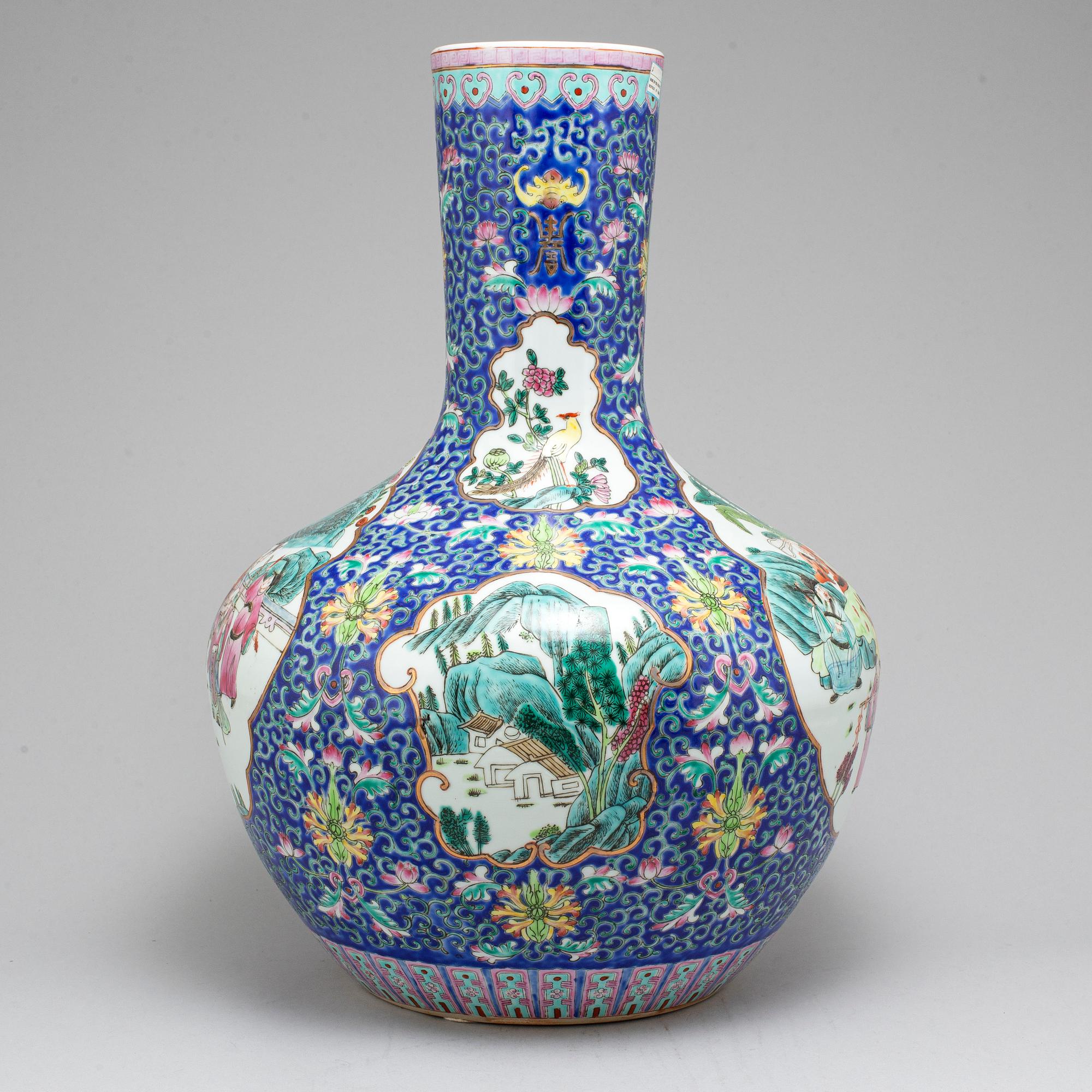 A large Chinese famille rose 'tianqiuping' vase, 20th century.