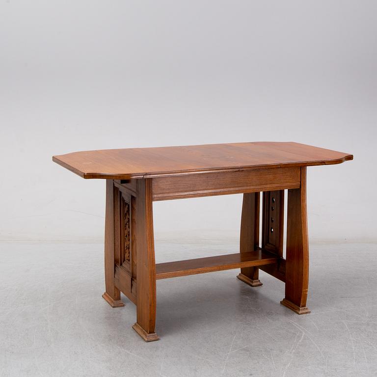 An oak Art Nouveau desk, early 20th Century.