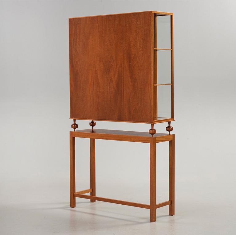 Josef Frank, a mahogany showcase cabinet, Svenskt Tenn, Sweden, modell 2077, post 1985.