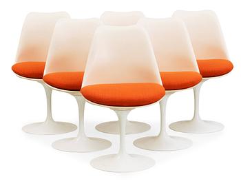 An Eero Saarinen 'Tulip' marble top table and six chairs, Knoll International.