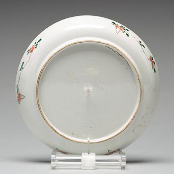 A famille verte dish, Qing dynasty, Kangxi (1662-1722).