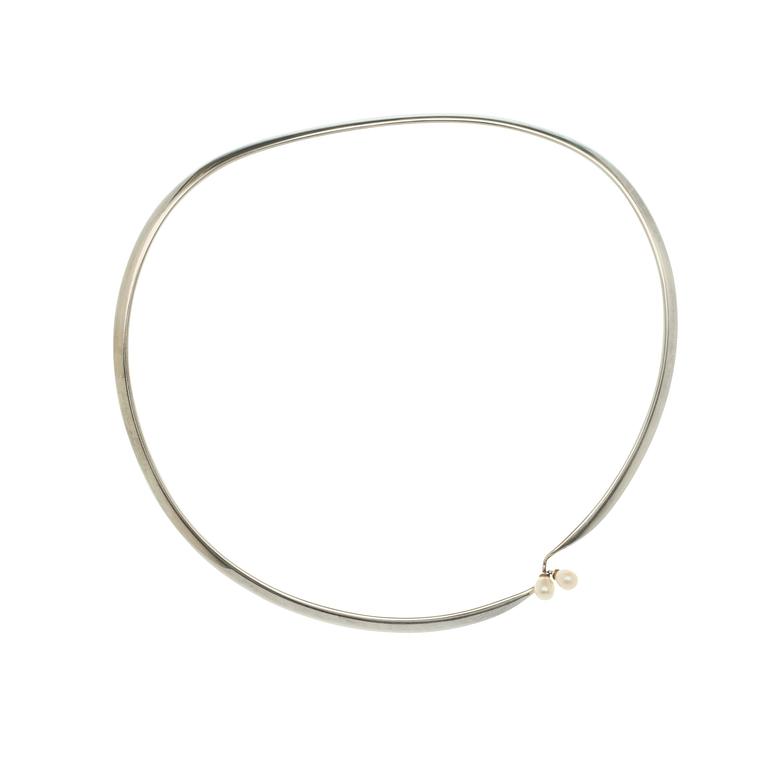 VIVIANNA TORUN BÜLOW HÜBE, halsring med pärla, Georg Jensen, Köpenhamn efter 1945, sterling.