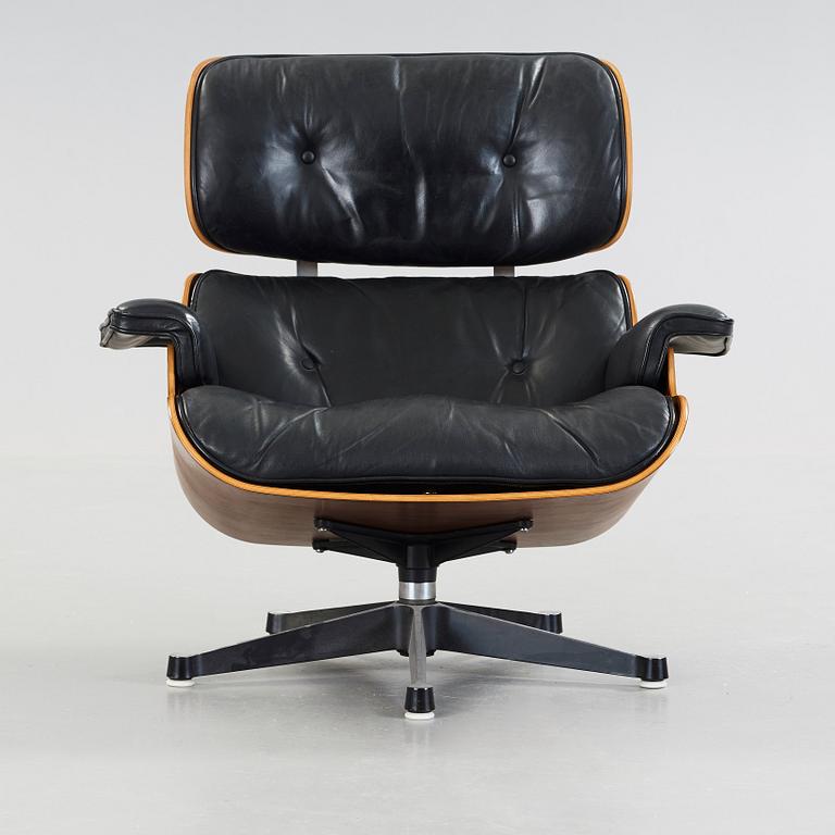 A Charles & Ray Eames 'Lounge Chair', Vitra.