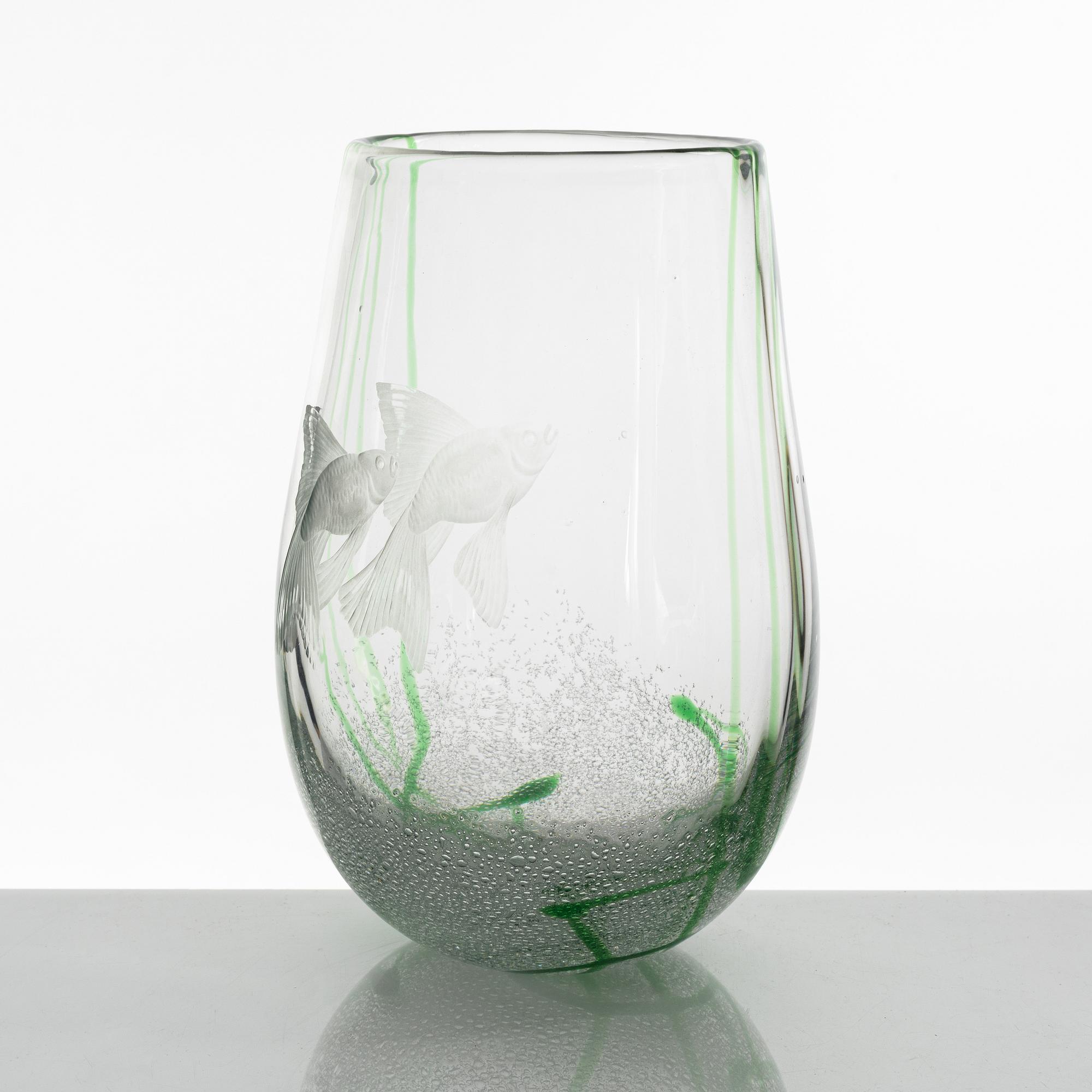 Vicke Lindstrand, a 'Sjögräs' vase, Orrefors, 1942.