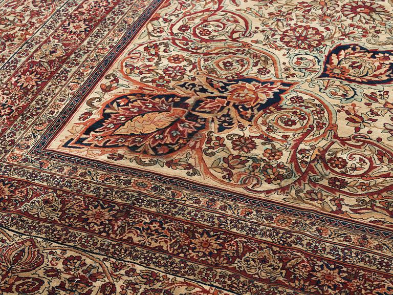 A carpet, an antique Kerman Laver, ca 677-688,5 x 510,5-526 cm.