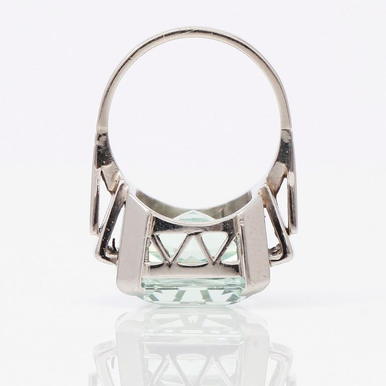 RING, akvamarin samt 6 diamanter.