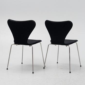 Arne Jacobsen, a set of six 'Series 7' chairs from Fritz Hansen, 21st Century.
