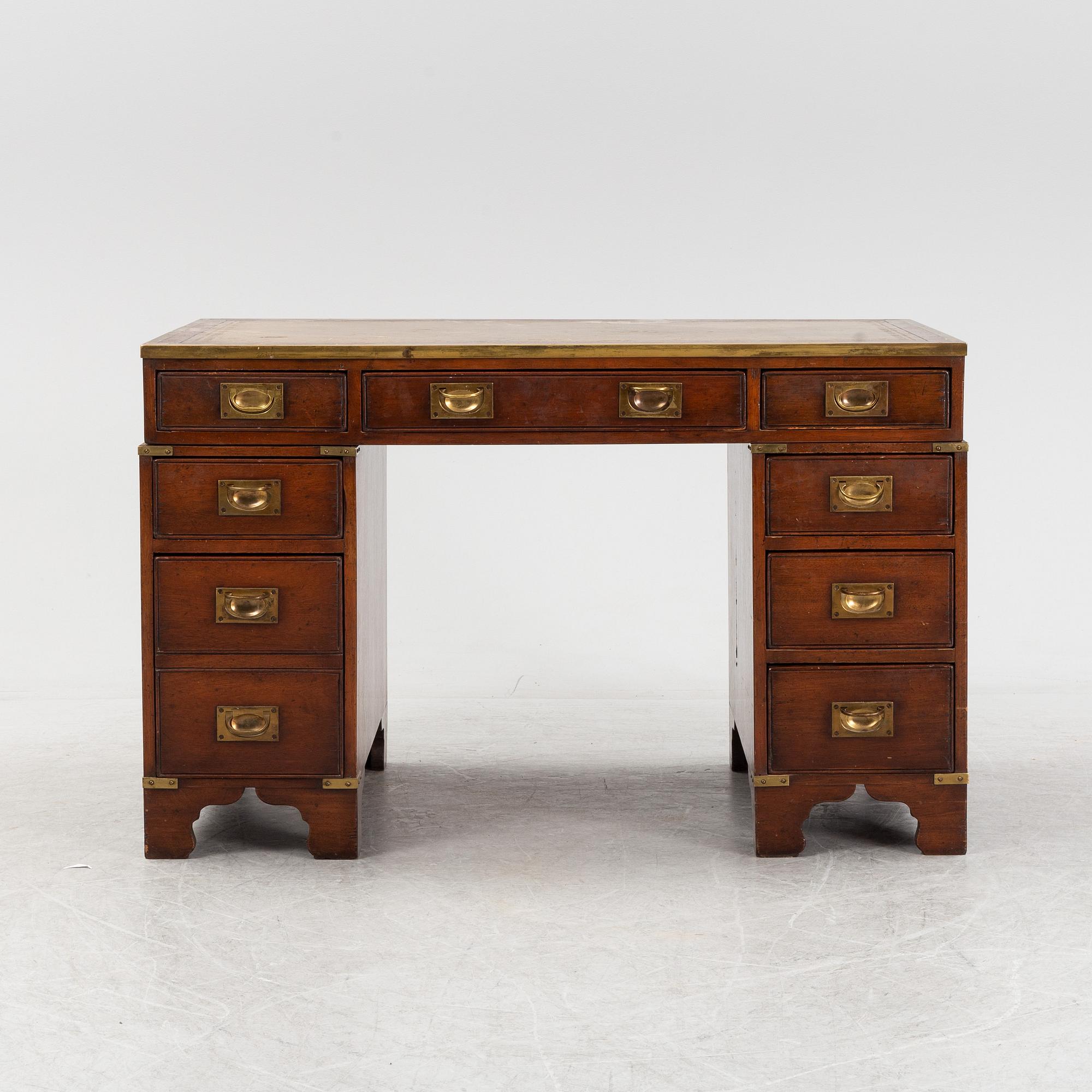 Skrivbord, engelskt, 1900-talets andra hälft.