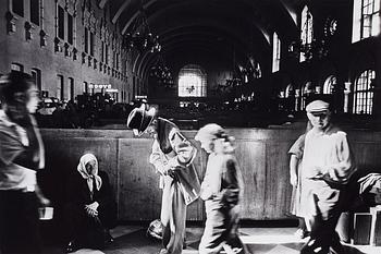 298. William Klein, "Kiev Railway Station, Moscow 1959".