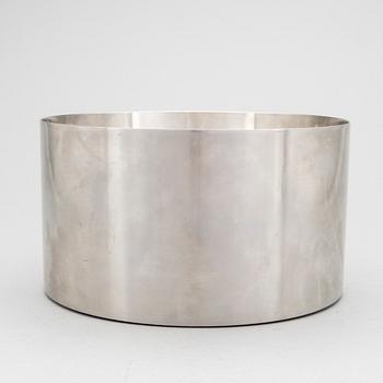 An Arne Jacobsen stainless steel salad bowl, "Cylinda-line", by Stelton, Danmark.