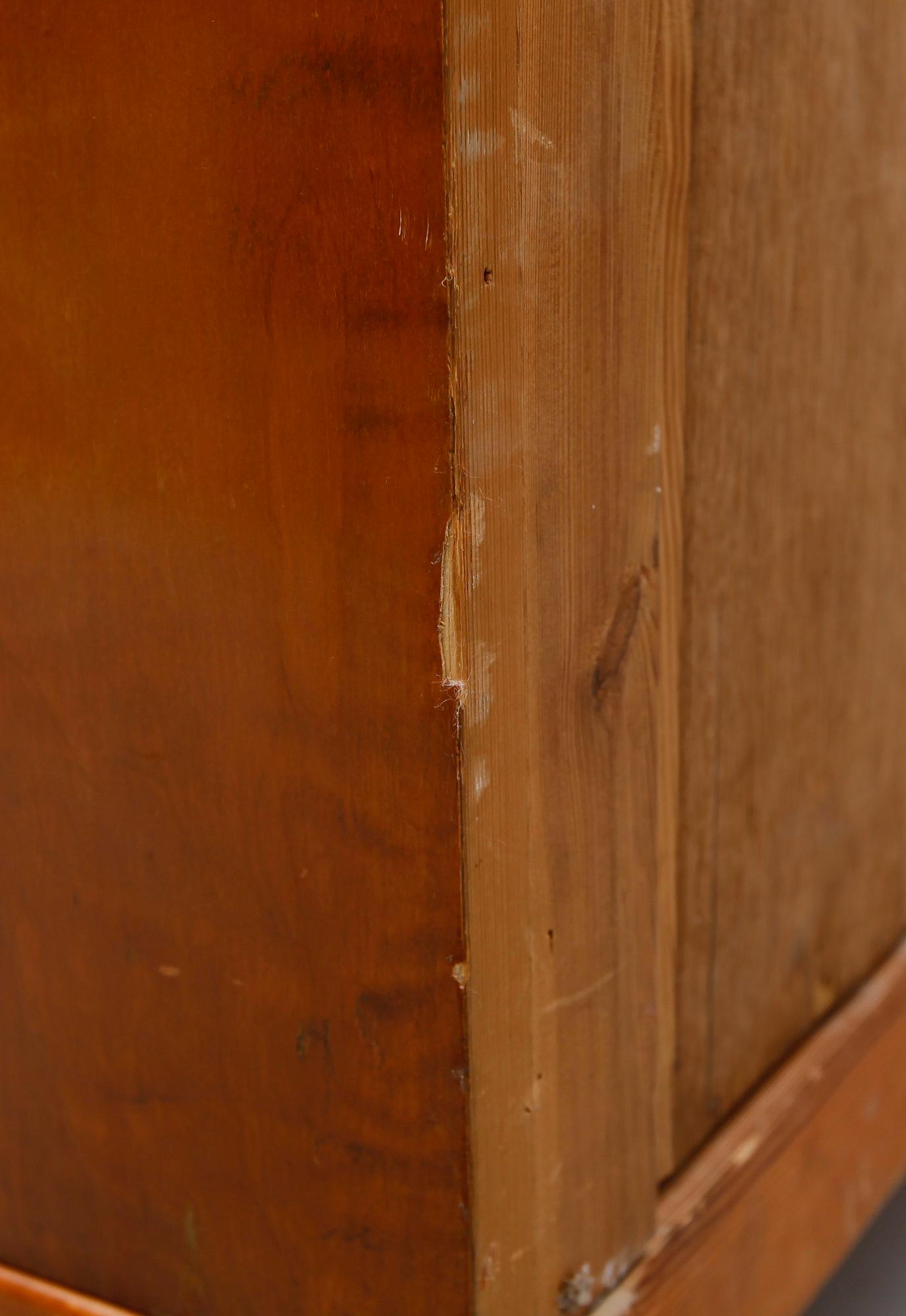 KLÄDSKÅP, 1900-talets första hälft.