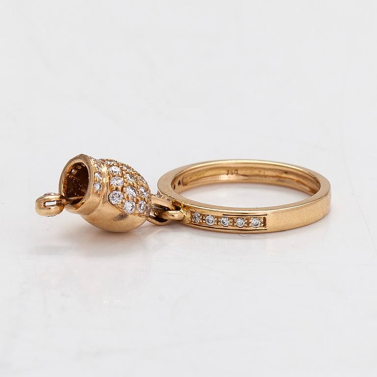 An 18K gold ring with ca. 0.30 ct of diamonds in total.