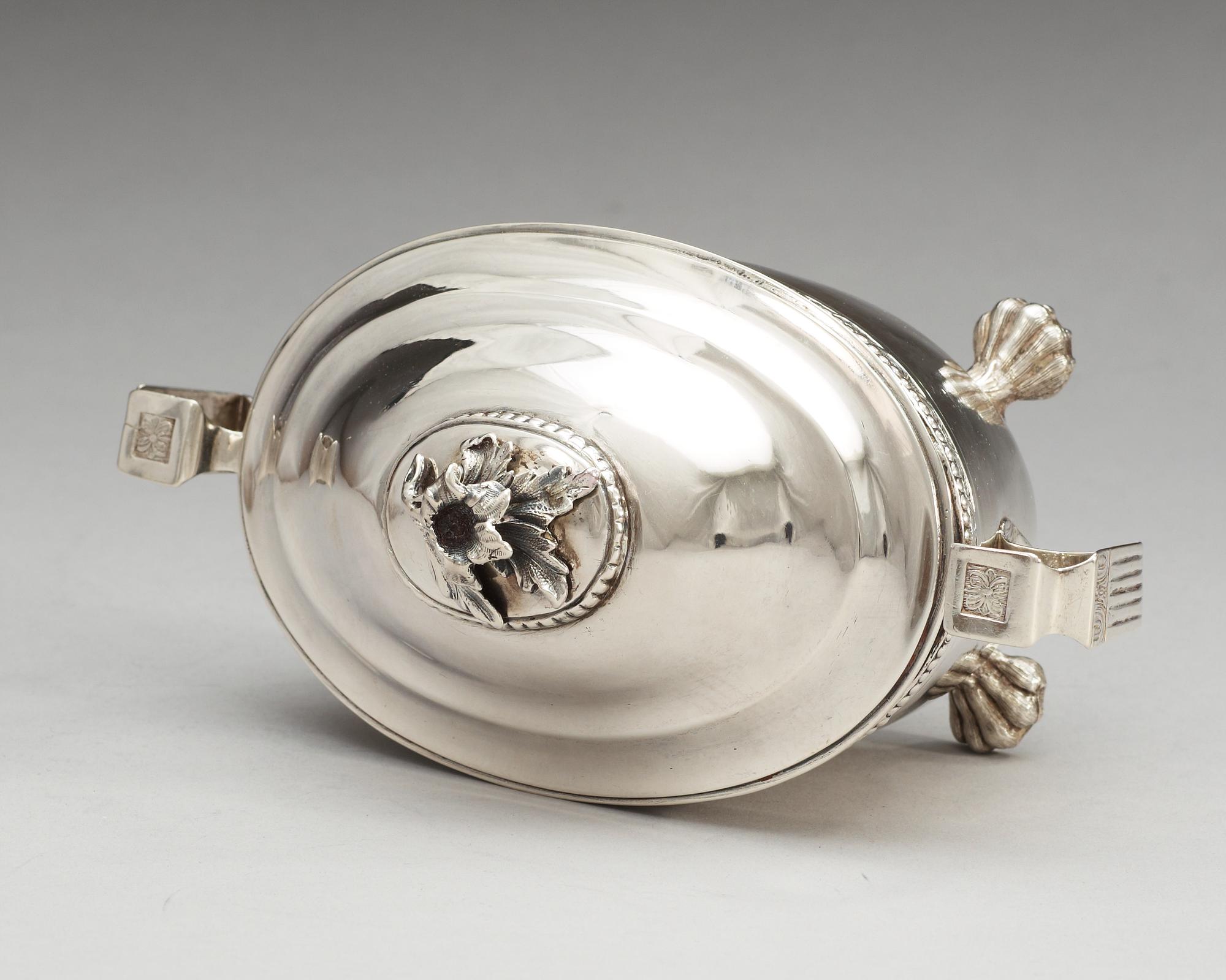 KONFEKTSKÅL med LOCK, av Petter Eneroth, Stockholm 1779. Gustaviansk.