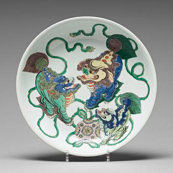 643. A famille verte dish, Qing dynasty, Kangxi (1662-1722).