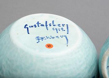 VASER OCH SKÅL, 2+1, flintgods "Sgrafitto", Josef Ekberg, Gustavsberg, signerad 1912, 1922 och 1925.