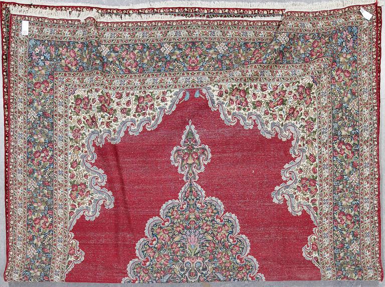 MATTA. Old Kirman, ca 381x264 cm.