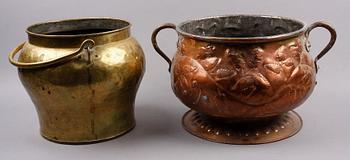 YTTERFODER samt KRUKA, koppar resp mässing, 1800-1900-tal.