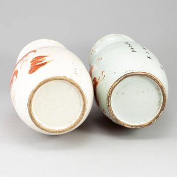 VASER, ett par, porslin. Kina, 1900-tal.