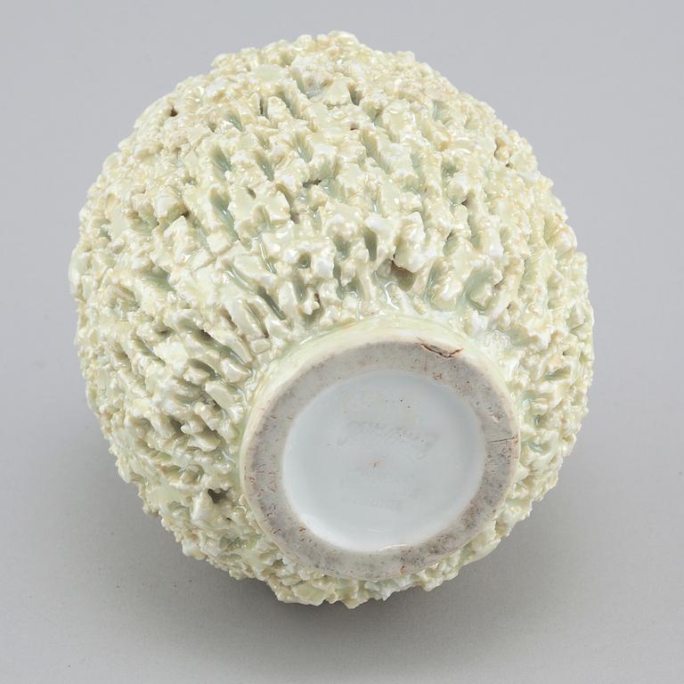 GUNNAR NYLUND, vas, chamotterat stengods, Rröstrand, 1900-talets andra hälft.