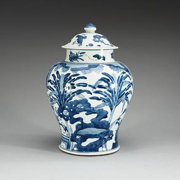 A blue and white jar with cover, Qing dynasty, Kangxi (1662-1722).