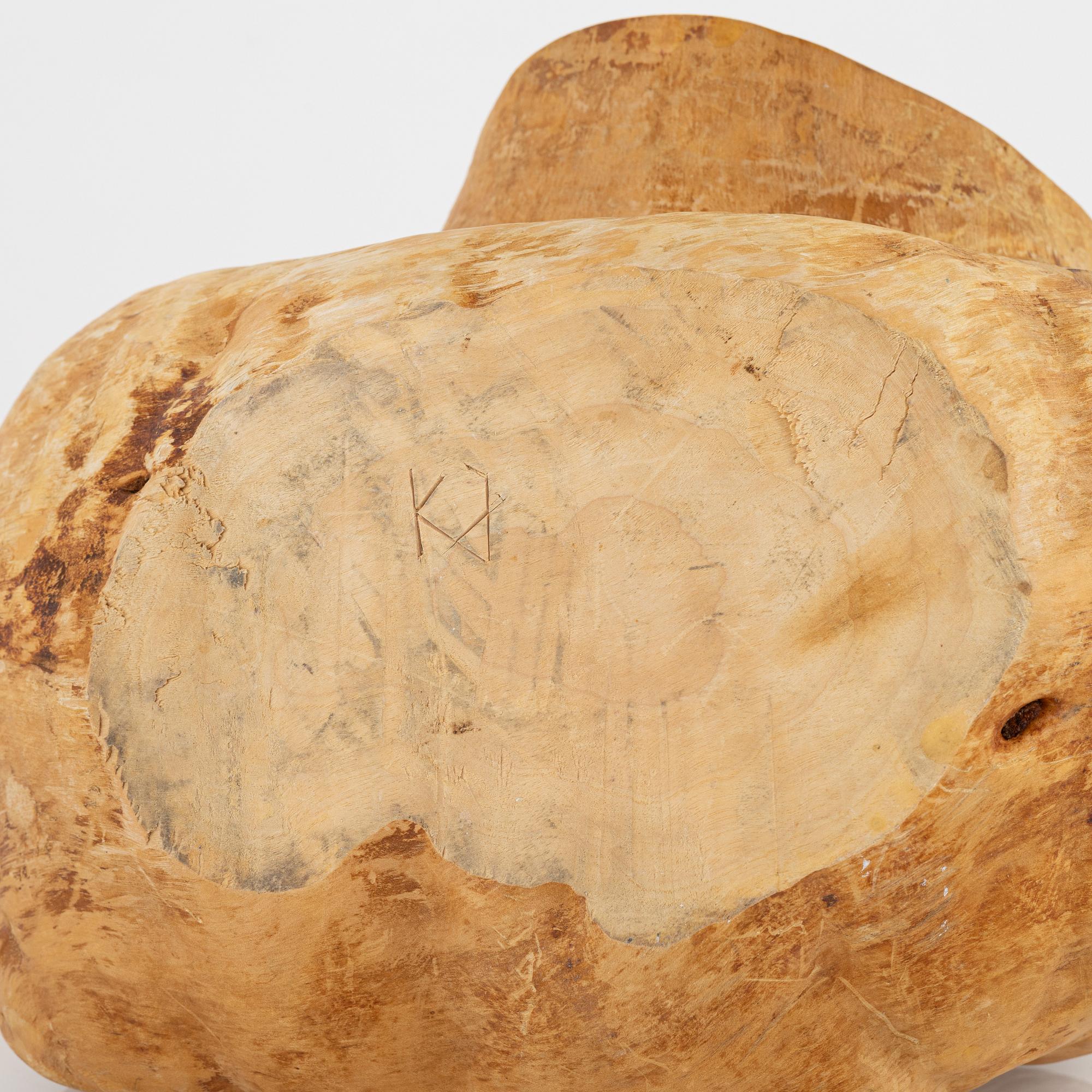 A burl bowl, signed, second half of the 20th Century.