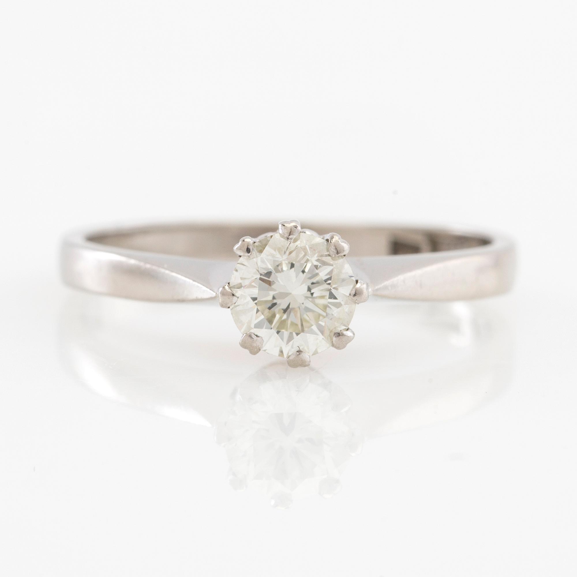 Solitaire ring in 18K white gold with a round brilliant-cut diamond, Rosengren & Eriksson Stockholm 1961.
