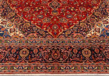 A CARPET, Kashan, ca 402 x 300 cm.