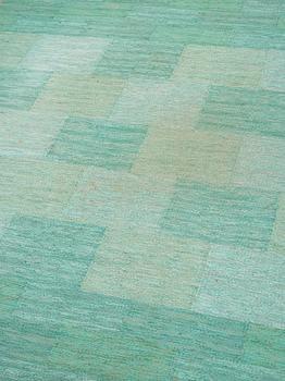CARPET. "Muren, grön, kall". Flat weave. 245,5 x 163 cm. Signed AB MMF V MR.