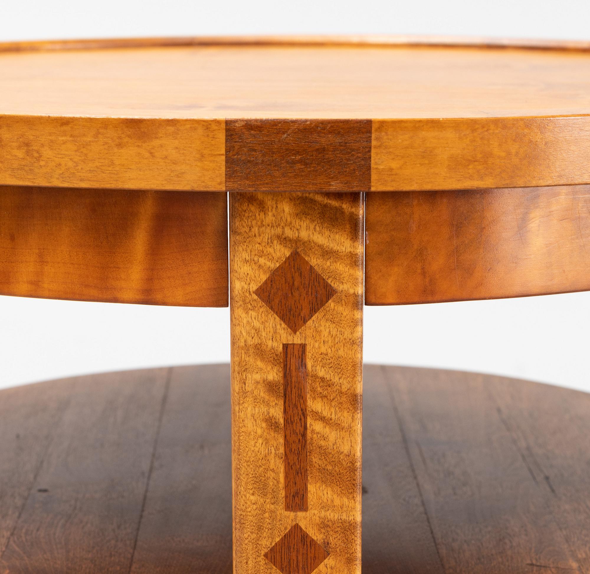 A early 20th century jugend table.