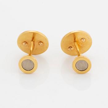 A pair of 18K gold cufflinks M Gérard.