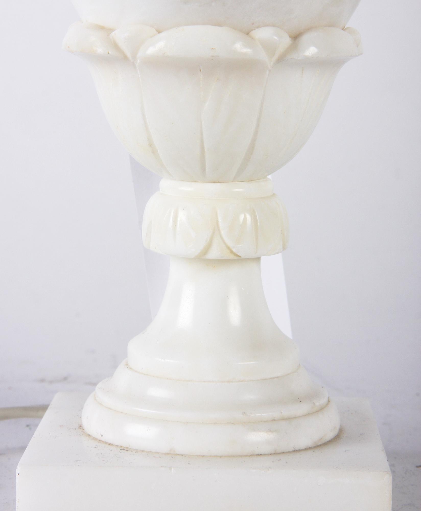 BORDSARMATUR, alabaster.