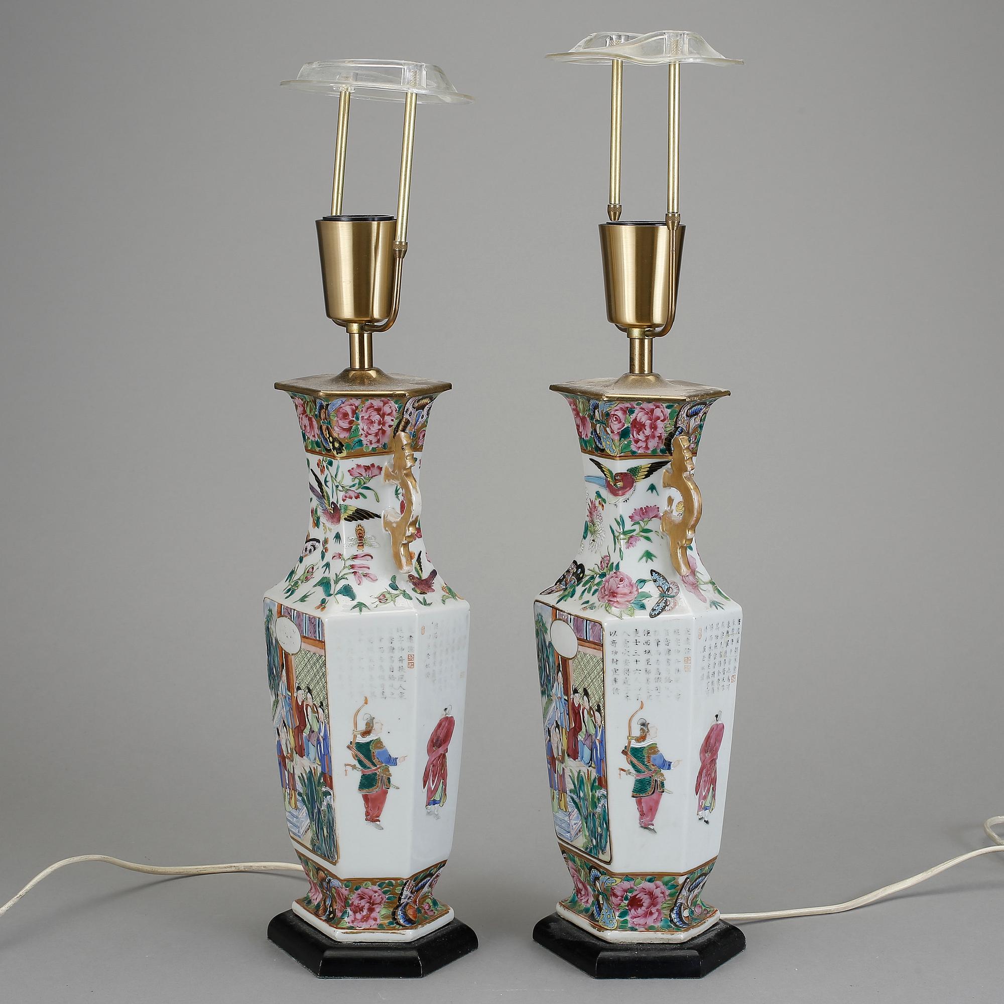 BORDSLAMPOR, ett par. Porslin. Kina, 1800-tal.