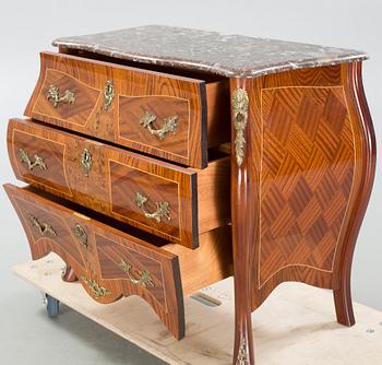 A mid 20th century chest of drawers.