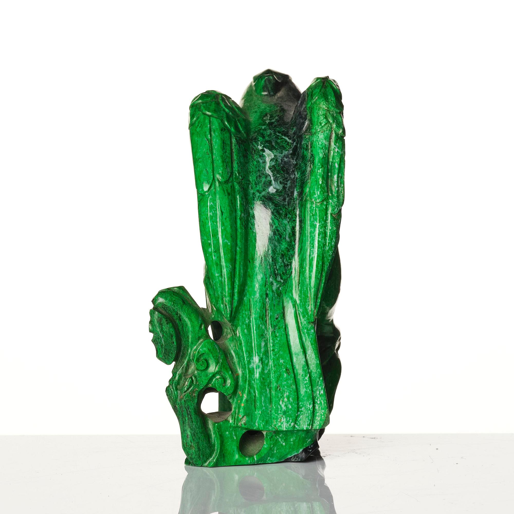 A malachite sculpture of a bird of pray, Qing dynasty.