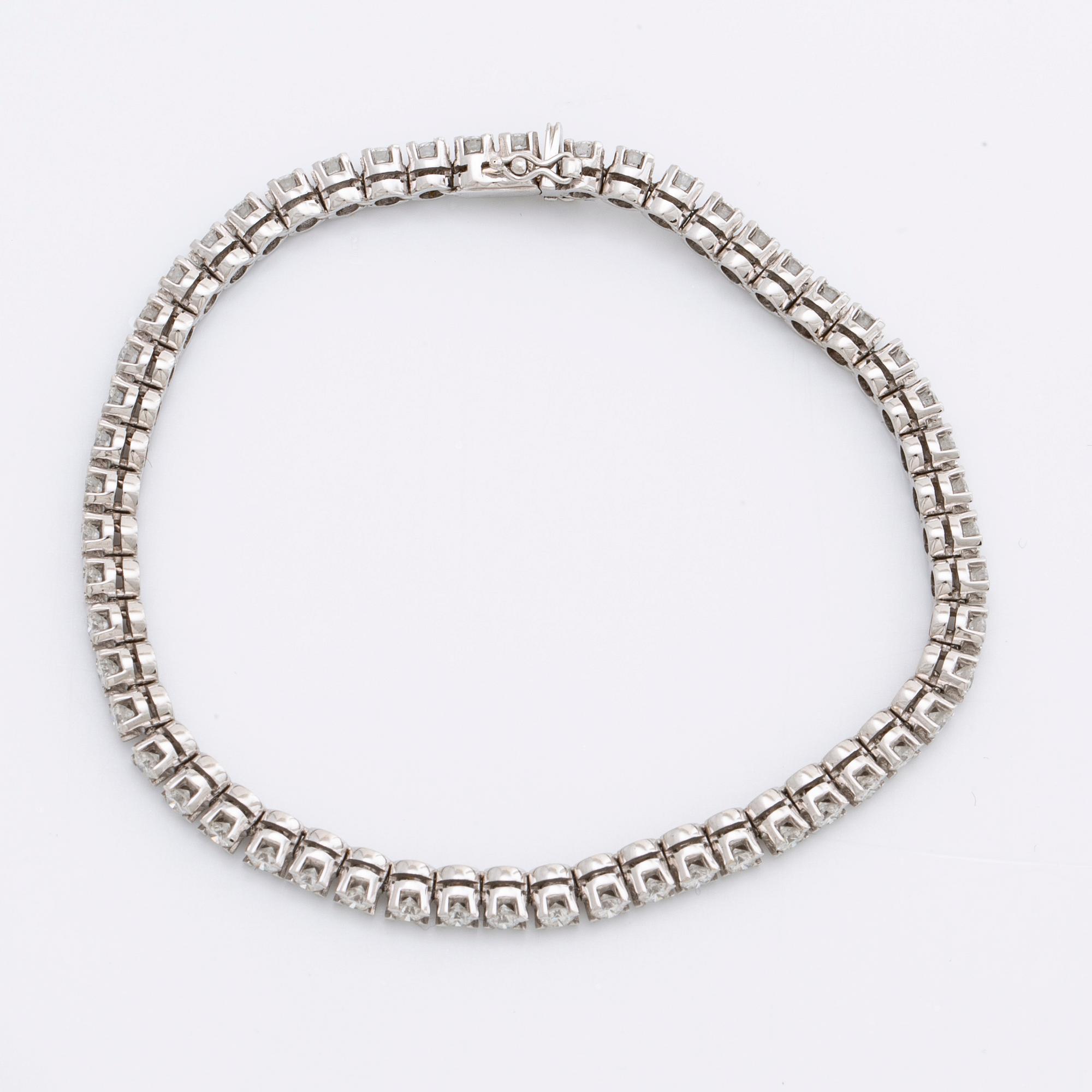 TENNISARMBAND 18K vitguld m 54 briljanter ca 3 ct.
