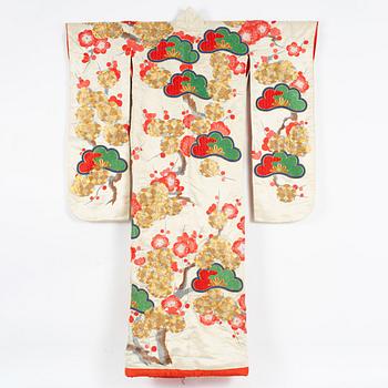 A Japanese silk wedding kimono, 20th century.