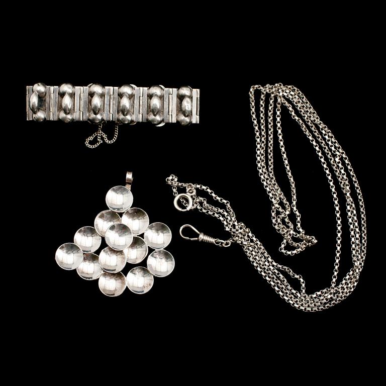 HÄNGE, ARMBAND SAMT KLOCKKEDJA, silver, 1900-talets mitt, bl a Stigbert. Vikt ca 70 g.