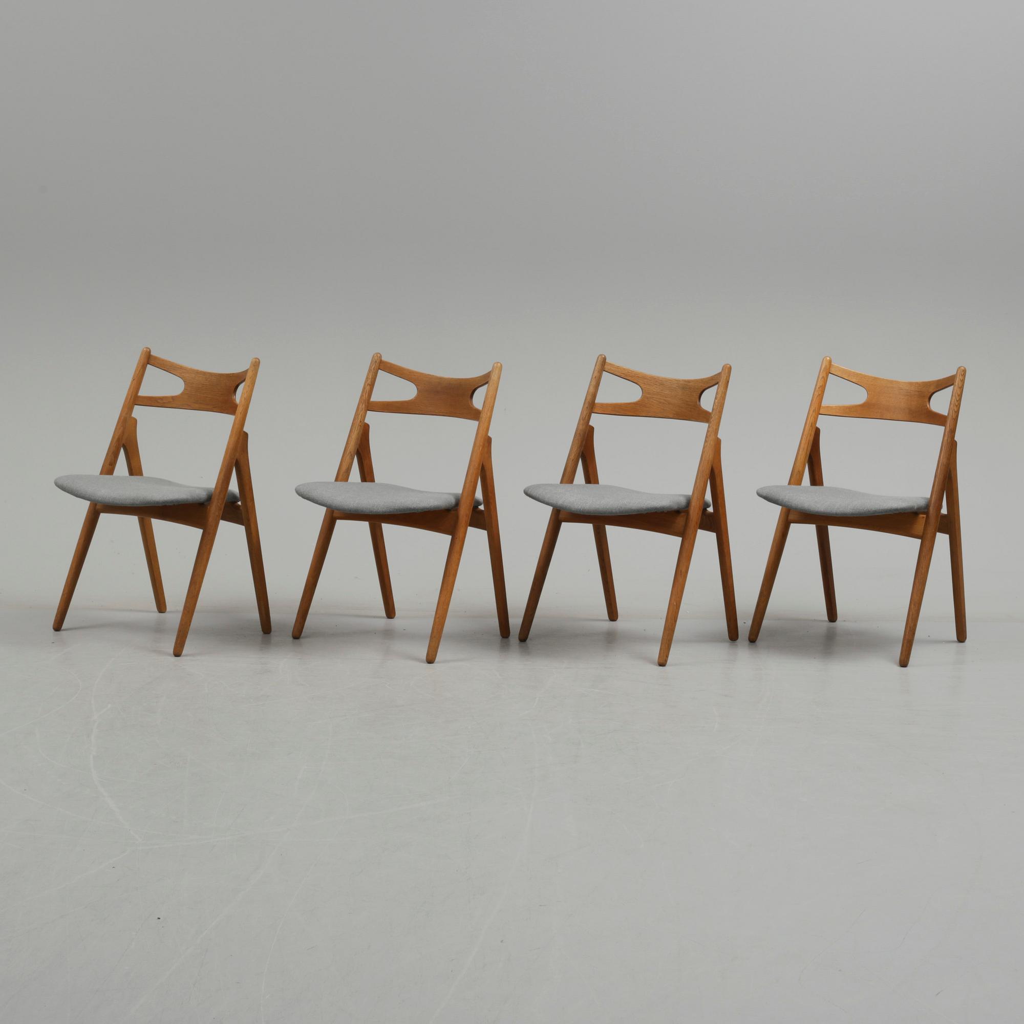 HANS J WEGNER, stolar, 4 st, "CH 29/Savbukkestolen", Carl Hansen o Søn, Odense, Danmark.