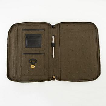 Mulberry laptop case.