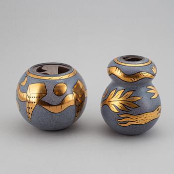 Ulrica Hydman-Vallien, two glass vases, Kosta Boda Artist Collection.