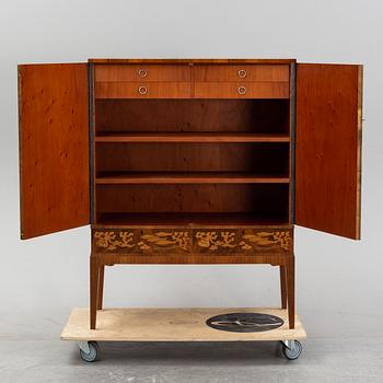 Skåp, Mjölby Intarsia, troligen. 1940-tal.