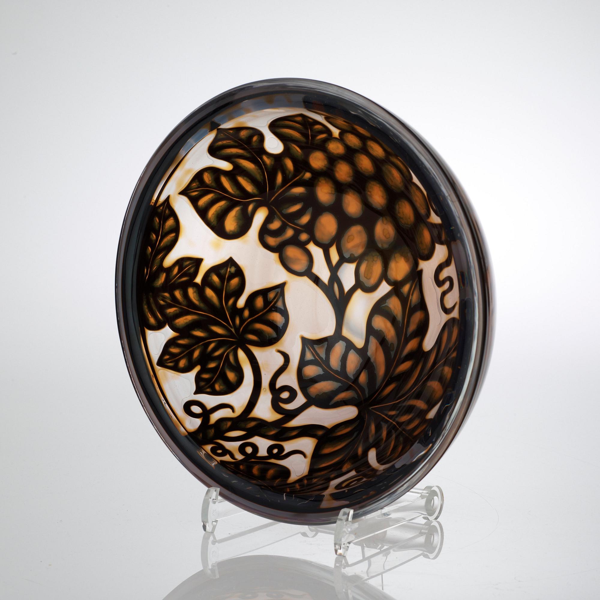 An Eva Englund 'Graal' glass vase, Orrefors 1987.
