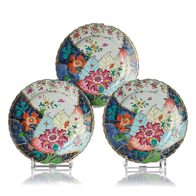 A set of three famille rose 'tobacco leaf' plates, Qing dynasty, Qianlong (1736-95).