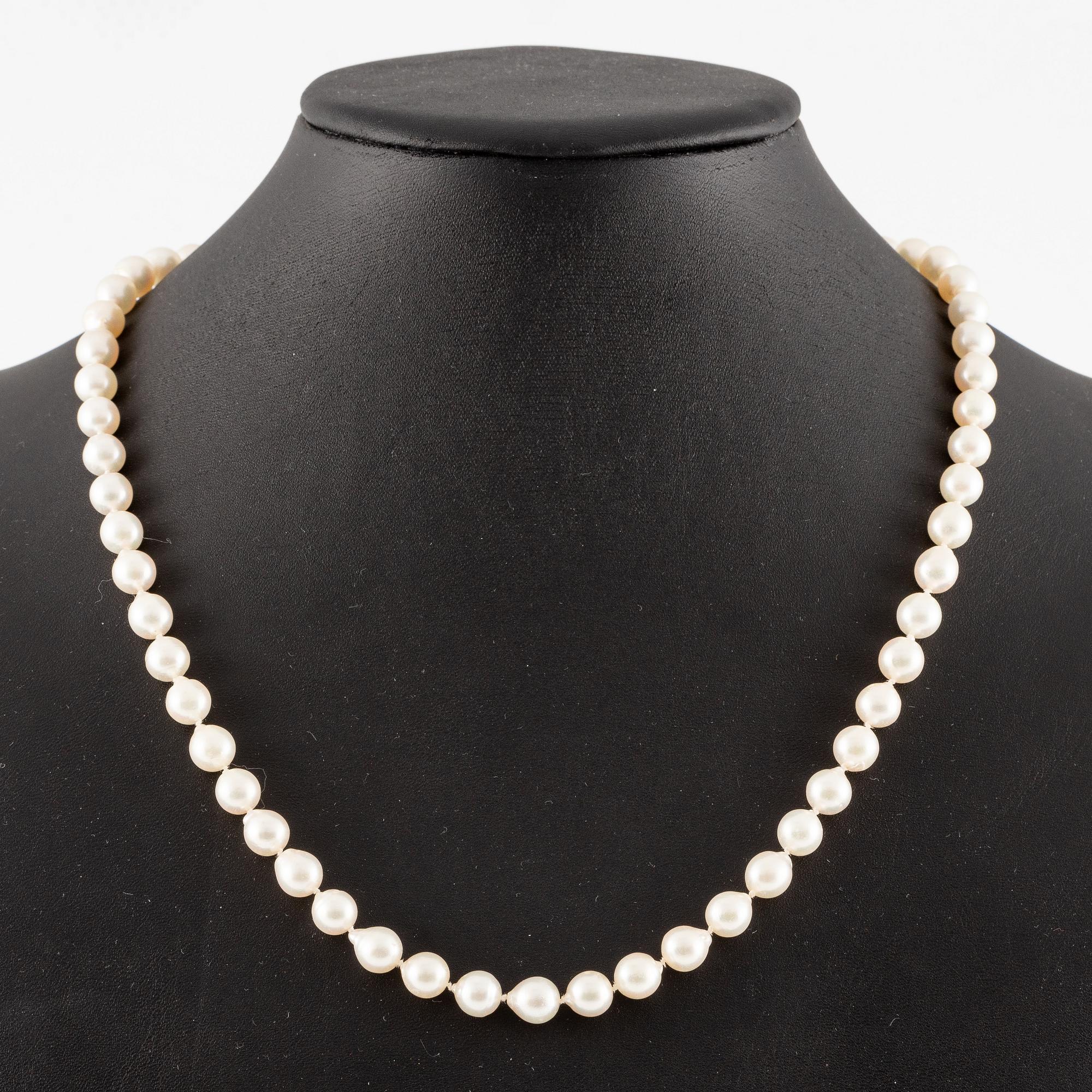 Pärlcollier, med odlade pärlor, lås 18K vitguld.