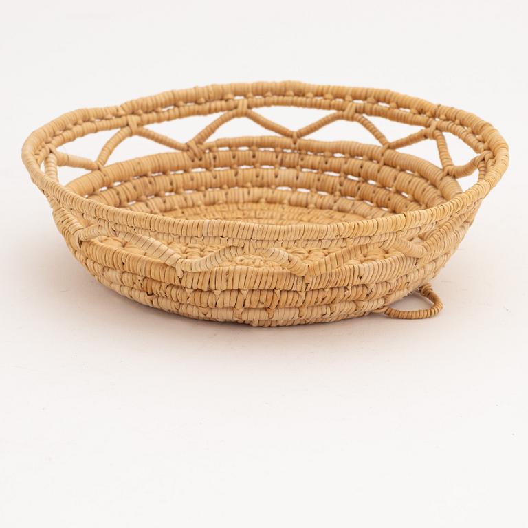 A root bowl attributed to Ellen Kitok-Andersson, before 1965.