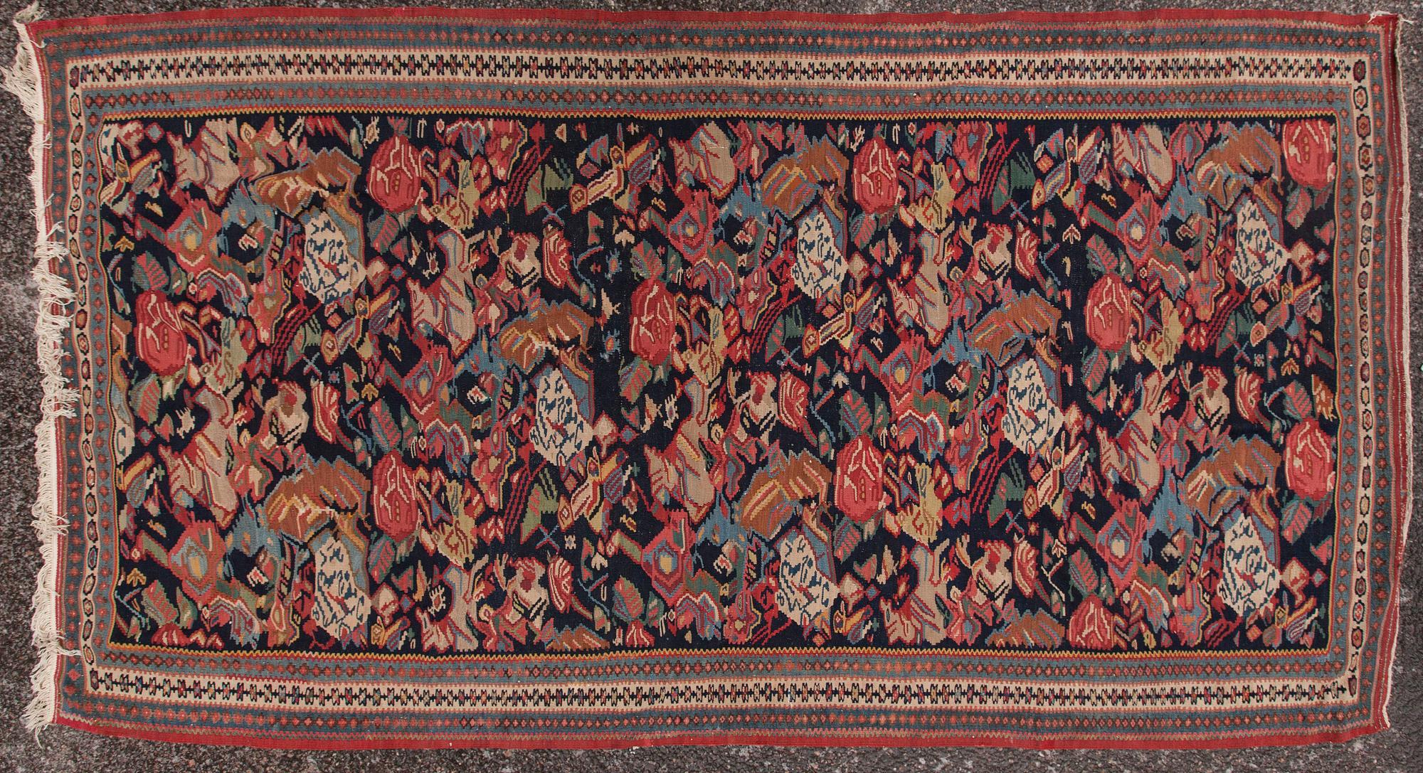 MATTA, orientalisk. Ca 220x124 cm.