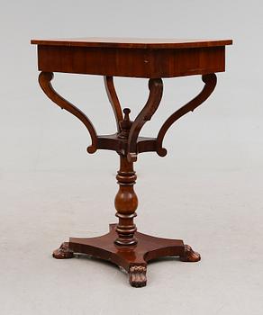DAMARBETSBORD, senempire, 1800-talets mitt.