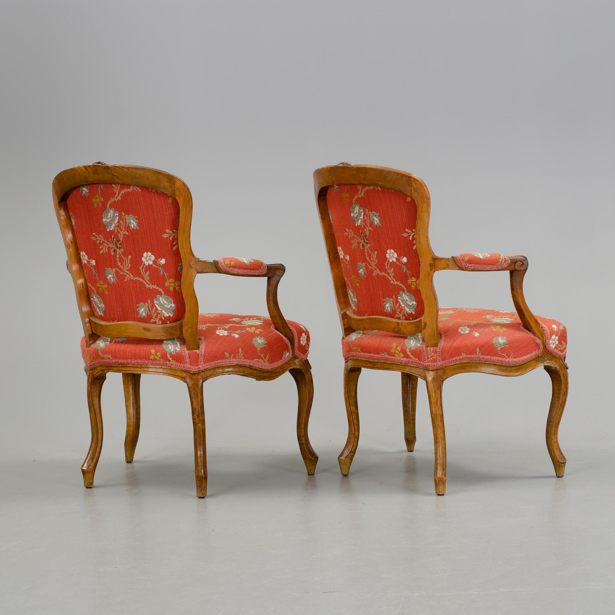 KARMSTOLAR, 2 st snarlika, Louis XV, 1700-tal.