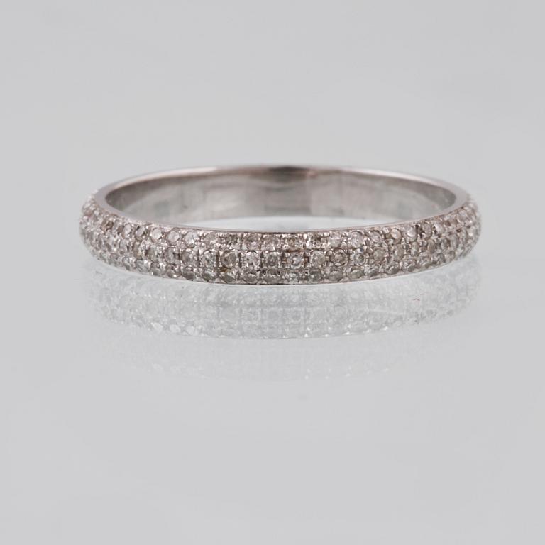 RING, 14K guld med briljantslipade diamanter ca 1.00 ct. Vikt  1,6 gram.