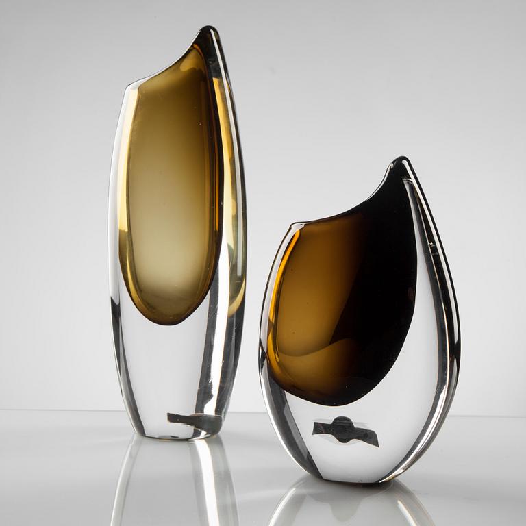 VAS, 2 st, glas, Gunnar Nylund, 'Shark Tooth', Strömbergshyttan, 1950-60-tal.